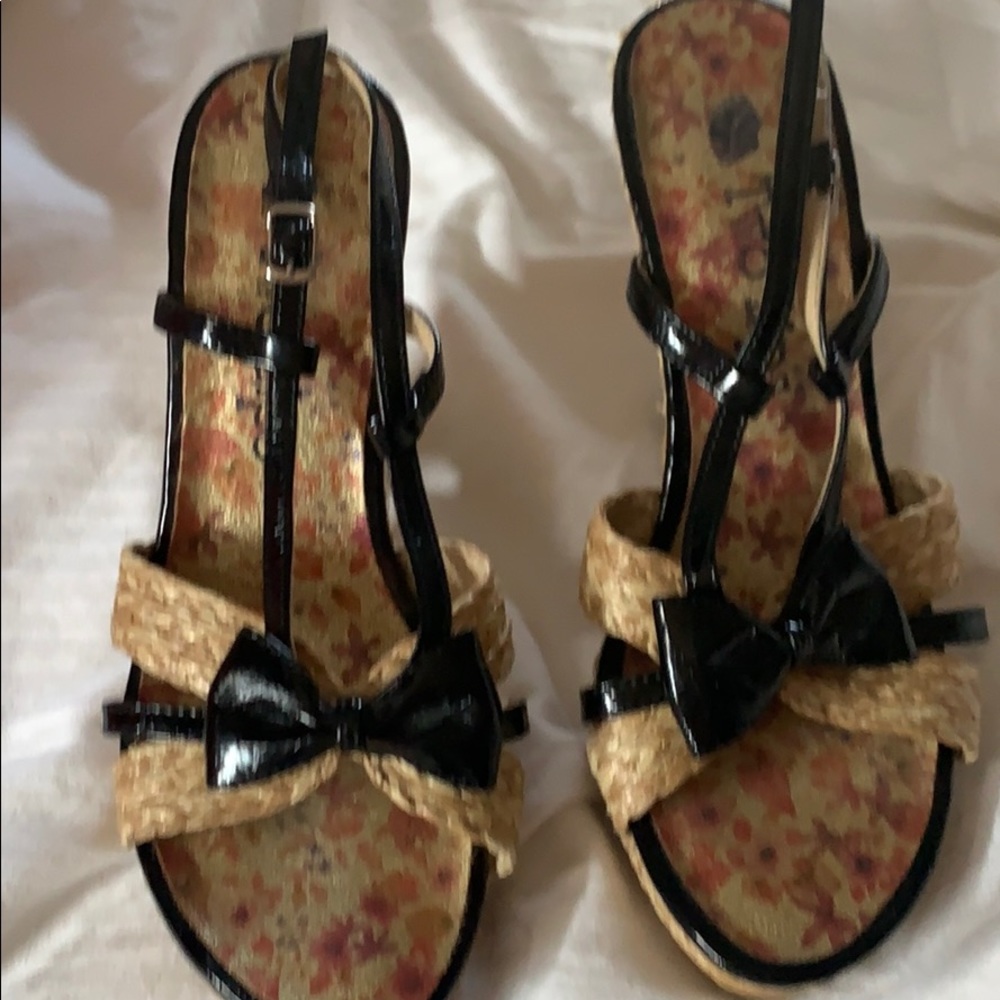 Two Lips Sandals